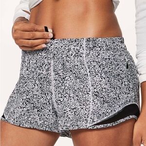 LULULEMON HOTTY HOT SHORT II *2.5"